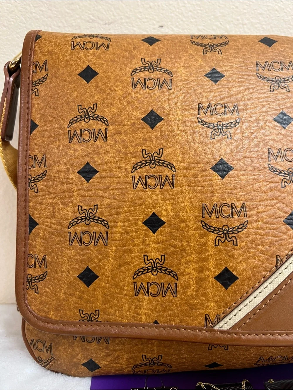 MCM MESSENGER COGNAC